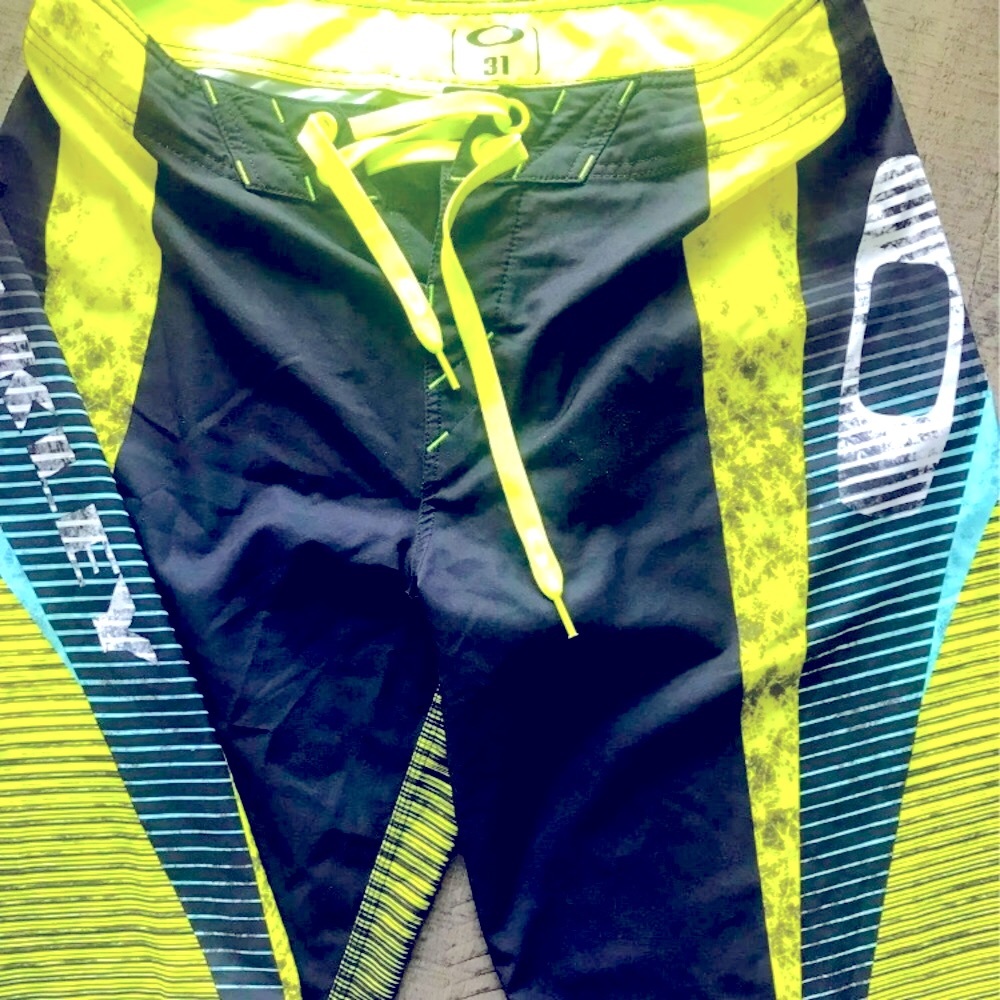 Oakley Board Shorts Mens Sz M - 31 Waist -